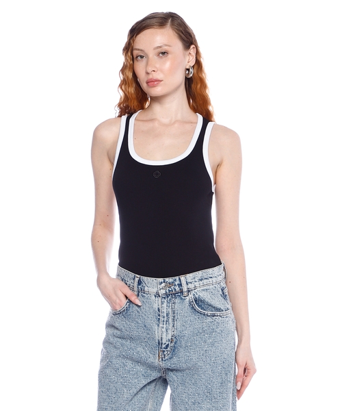 Yivli qolsuz top