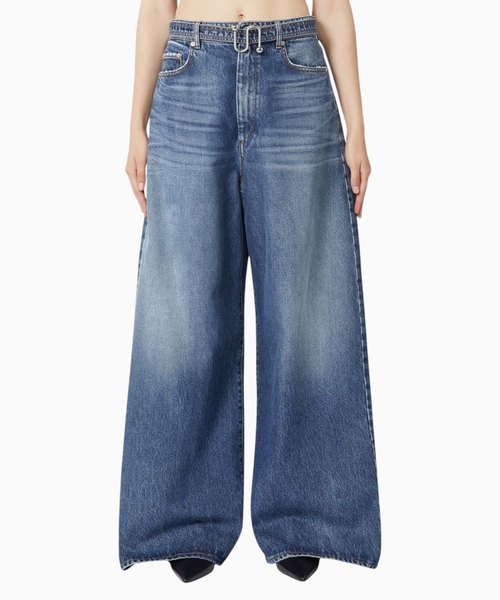Oversize jeans with belt