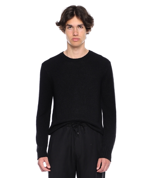 Свитер с круглым вырезом