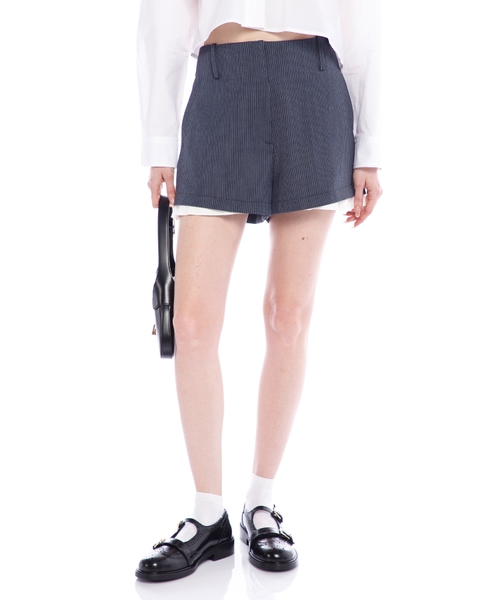 Pleated shorts with decorative lining