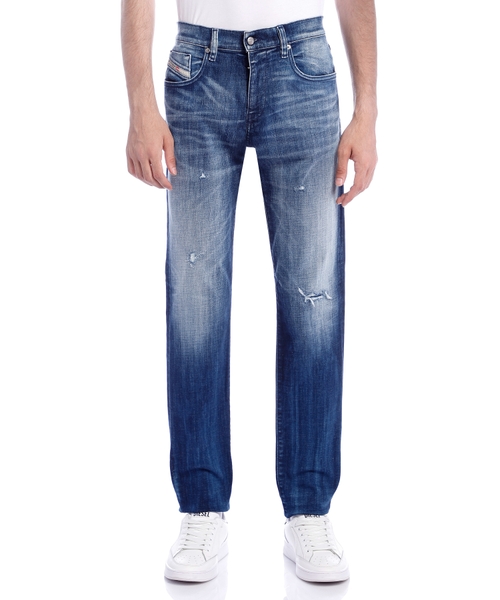 Джинсы облегающего кроя