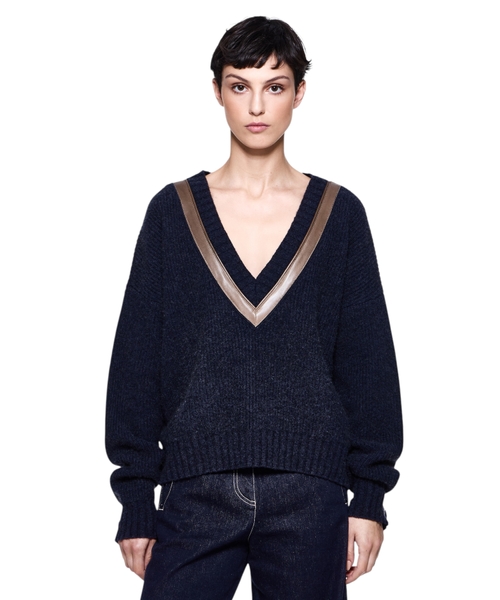 Пуловер с V-образным вырезом