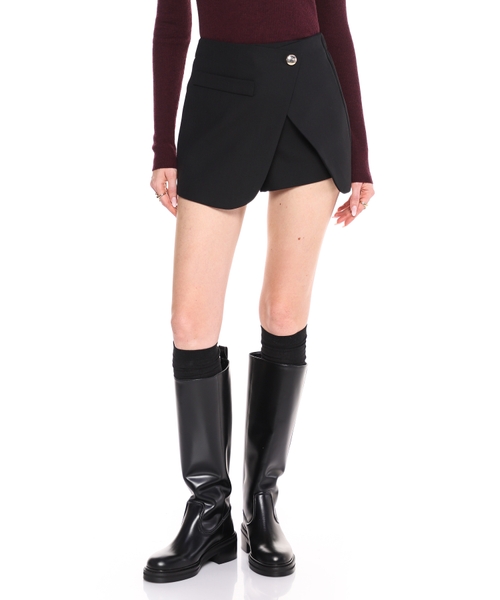 Shorts with decorative button