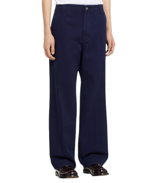 Джинсовые брюки с тисненым лейблом