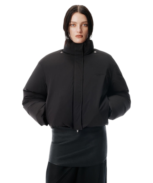 Jacket with a detachable collar