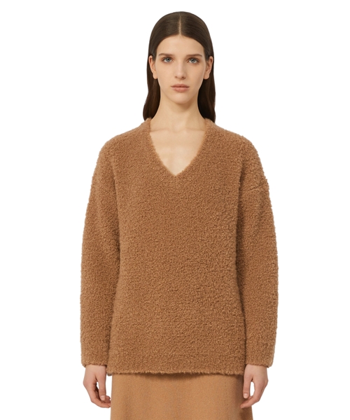Пуловер из верблюжьей шерсти и шелка с V-образным вырезом