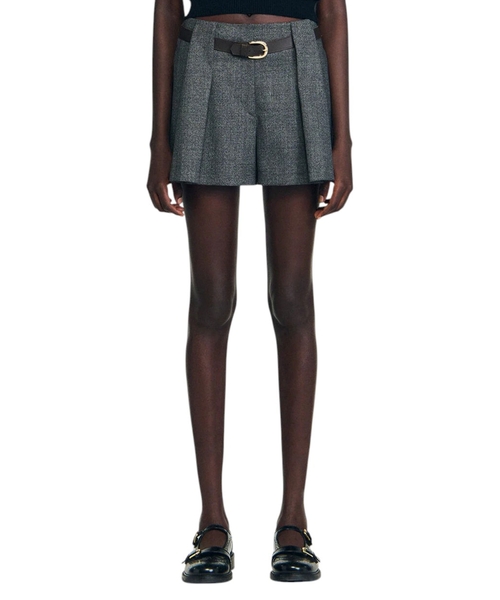 Pleated shorts with belt