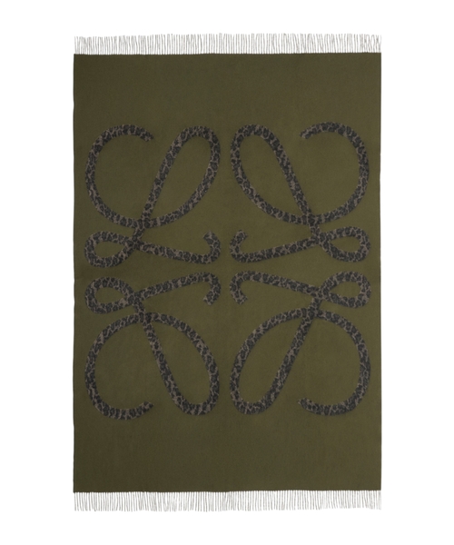 Blanket with a jacquard pattern